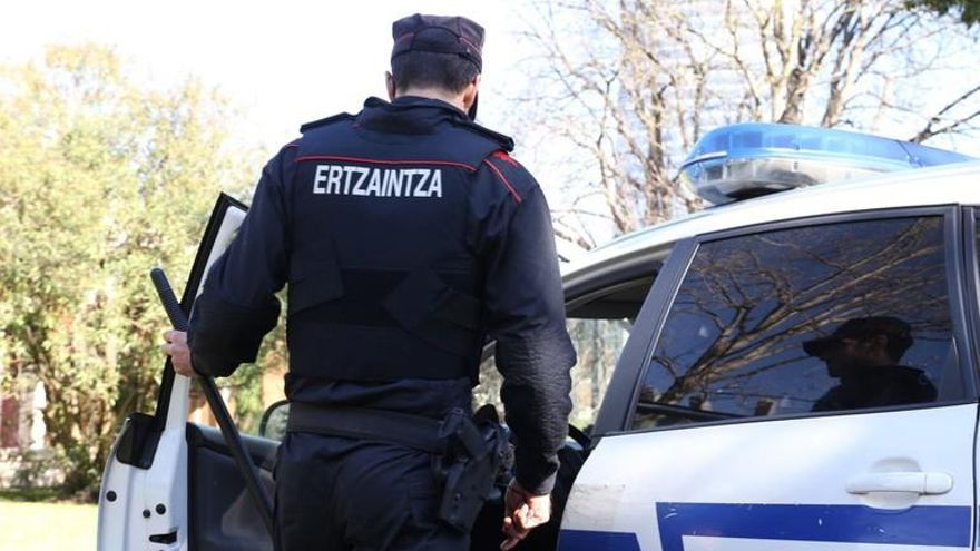La Ertzaintza arresta a un hombre por el presunto asesinato de su pareja en Basauri hace dos días