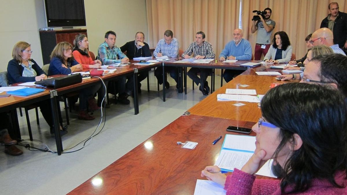 Educación propone a los sindicatos una OPE de 425 plazas para 2016 y 2017