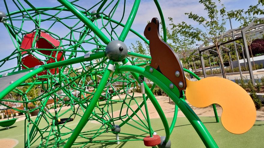 Motivos animales en las estructuras para trepar del parque