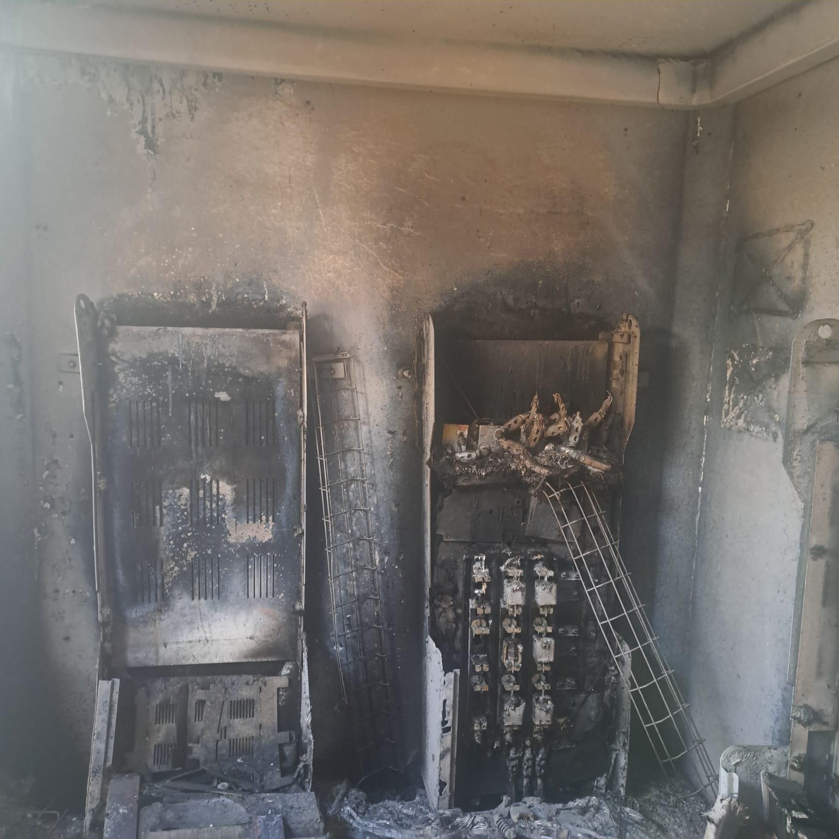 Interior de la estación calcinada.