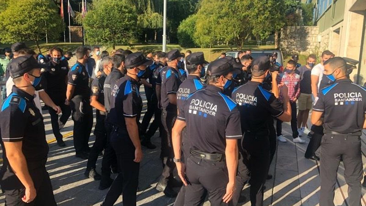 Policías locales de Santander
