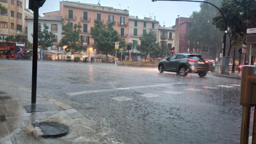 Las lluvias provocan cortes de carretera, inundaciones, retrasos en los aeropuertos y un rescate en Ibiza y Mallorca