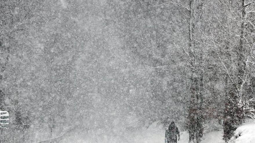 La Agencia Estatal de Meteorología (Aemet) prevé para hoy, lunes, cielo con pocas nubes en la mayor parte de España, con tan sólo algunas lluvias en el extremo norte y noreste.