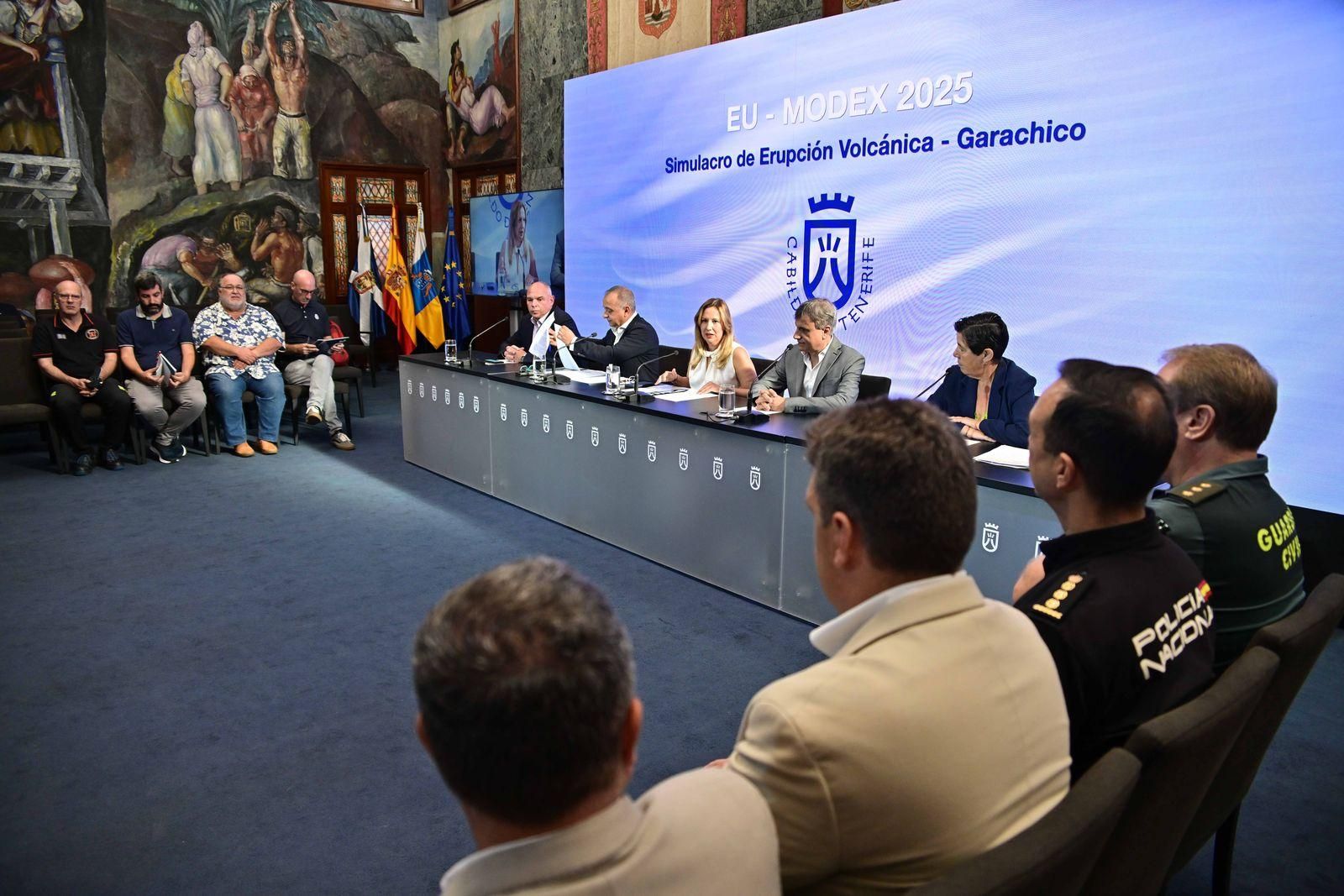La presidenta del Cabildo de Tenerife, Rosa Dávila, ha presentado este lunes el ejercicio europeo EU-MODEX Tenerife 2025, que se celebrará del 22 al 27 de septiembre en Garachico y que incluirá, el viernes 26, el primer simulacro de erupción volcánica realizado en España.
