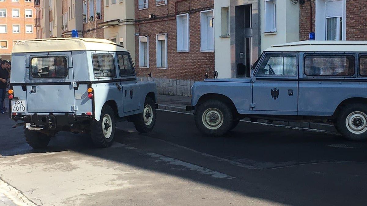 Recreación de los vehículos de la Policía Armada en 1976 para el rodaje de la película sobre el 3 de marzo