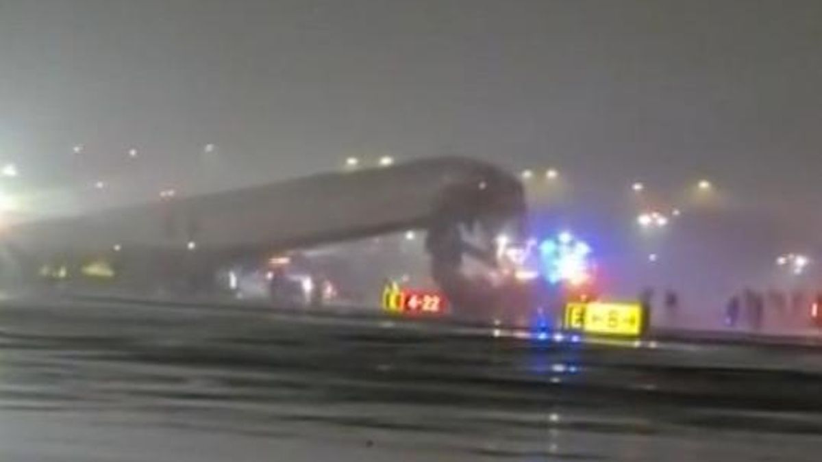 Un avión choca con un camión de bomberos en el aeropuerto de LaGuardia, en Nueva York