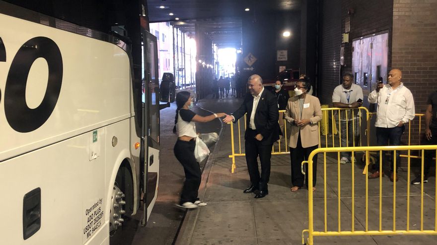 Casi 10.000 inmigrantes han sido enviados de Texas a "ciudades progresistas"