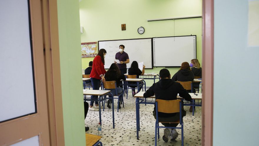 Abren los colegios en Grecia con la preocupación por el nuevo repunte de casos EFE/EPA/ALEXANDROS VLACHOS/Archivo