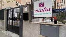 Entrada al centro de Mayores Vitalia ubicado en Leganés, intervenido por la Comunidad de Madrid.
