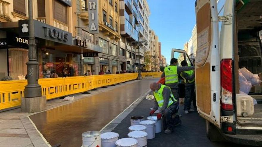Los operarios iniciando la fase final del proyecto.