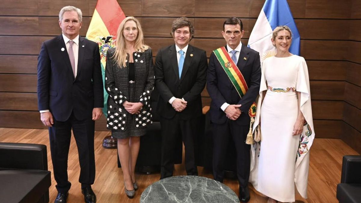 Milei y Paz en la asunción del boliviano, en noviembre 2025. Cerimedo ya estaba junto al flamante presidente andino.
