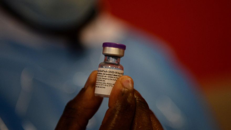 Bélgica plantea cambiar la ley laboral para que los trabajadores puedan vacunarse