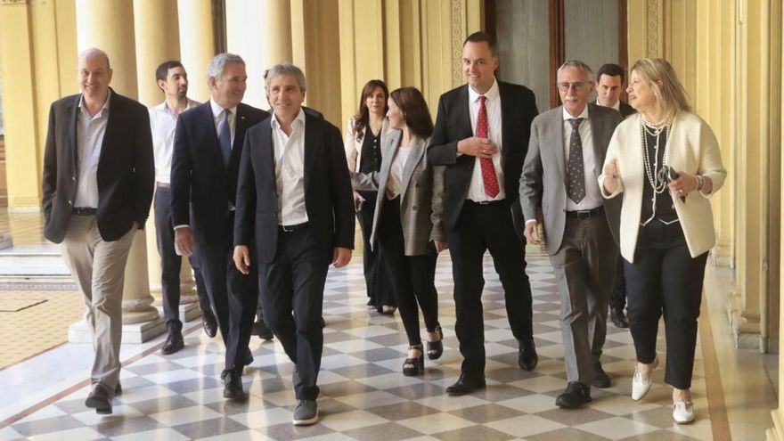 Adorni tuvo guion de Santiago Caputo y omitió aclarar que compró el departamento en Caballito donde vive