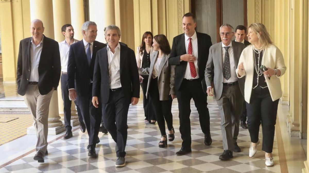 Adorni tuvo guion de Santiago Caputo y omitió aclarar que compró el departamento en Caballito donde vive