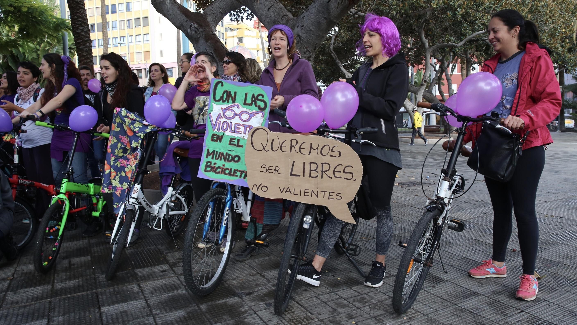 Bicipiquete feminista en Las Palmas de Gran Canaria. (ALEJANDRO RAMOS)