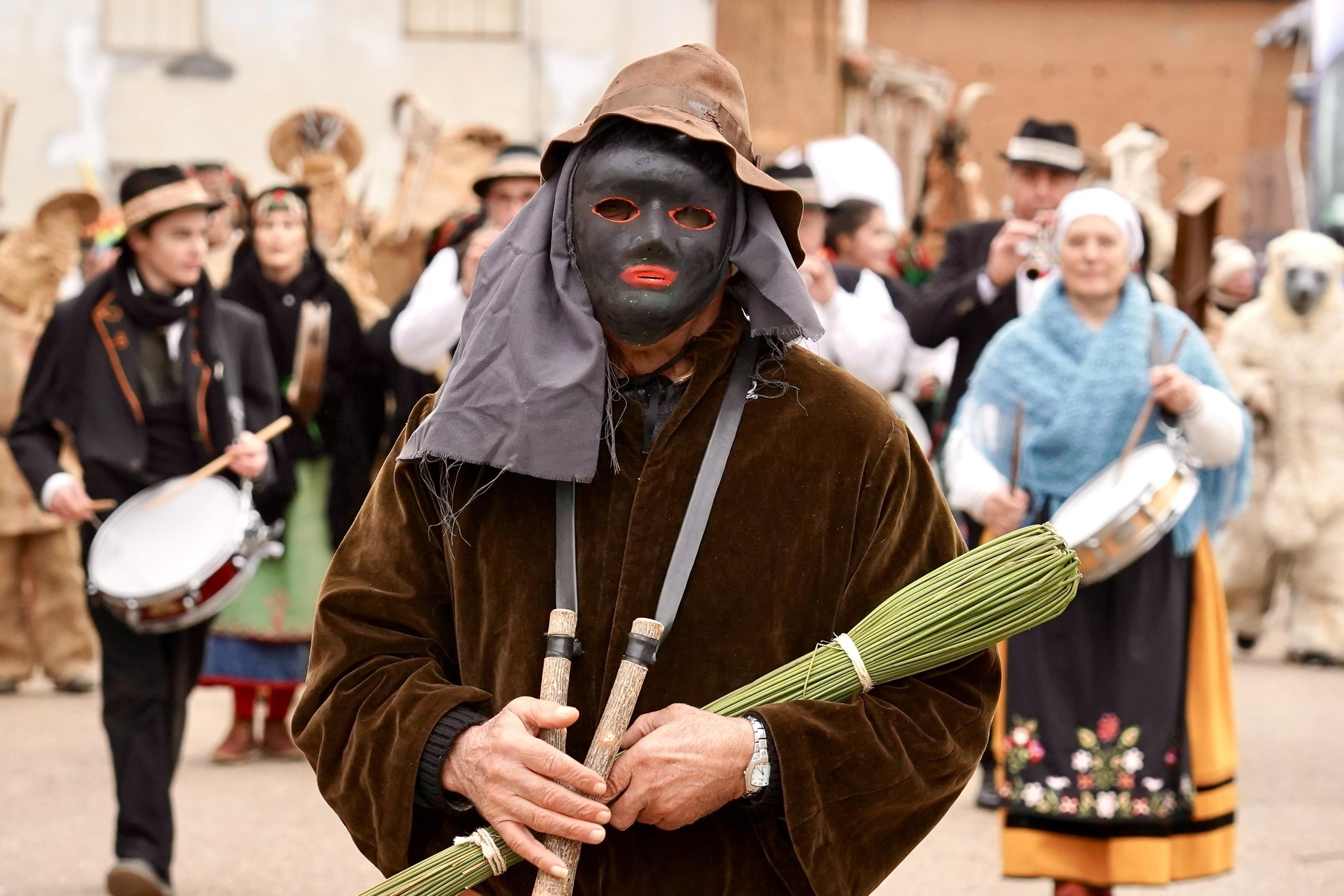 Toros y guirrios del antruejo en Velilla de la Reina