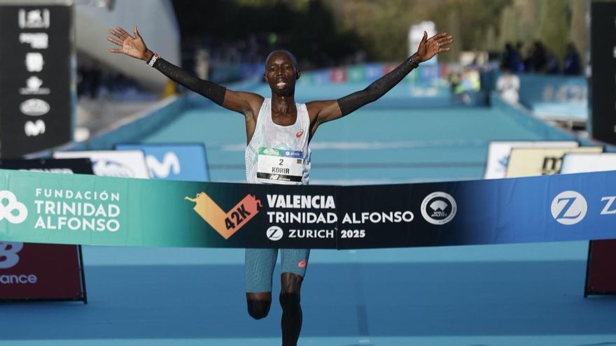 El keniata John Korir se impone con autoridad y Jepkosgei firma la mejor marca mundial del año en Valencia