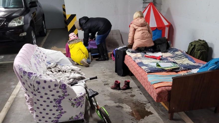 Familias en el búnker de Kiev donde Kateryna pasó diez días