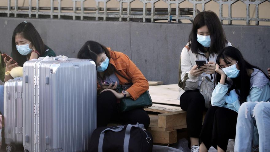 Viajeros en el aeropuerto de Manila, en una fotografía de archivo.
