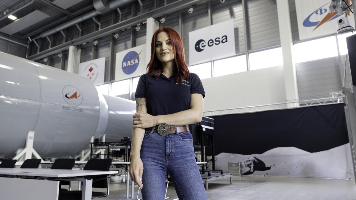 Sara García, la primera astronauta española, aterriza en Gandia Pensa para reivindicar la investigación científica