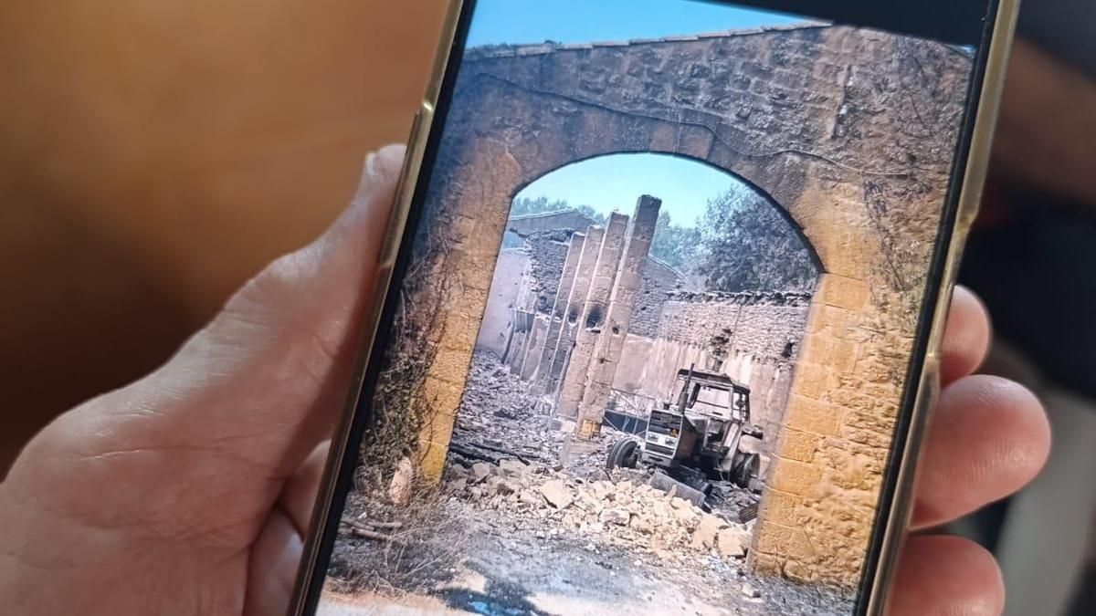 Los vecinos vuelven unos minutos a Asín y Orés entre cenizas: “Salimos con lo puesto y volvemos devastados”