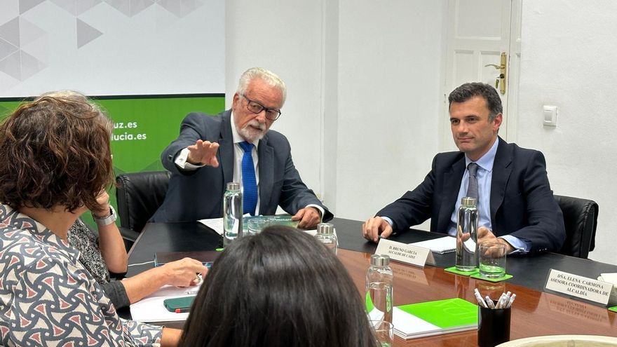 Archivo - El alcalde de Cadiz con el Defensor del Pueblo andaluz. ARCHIVO.