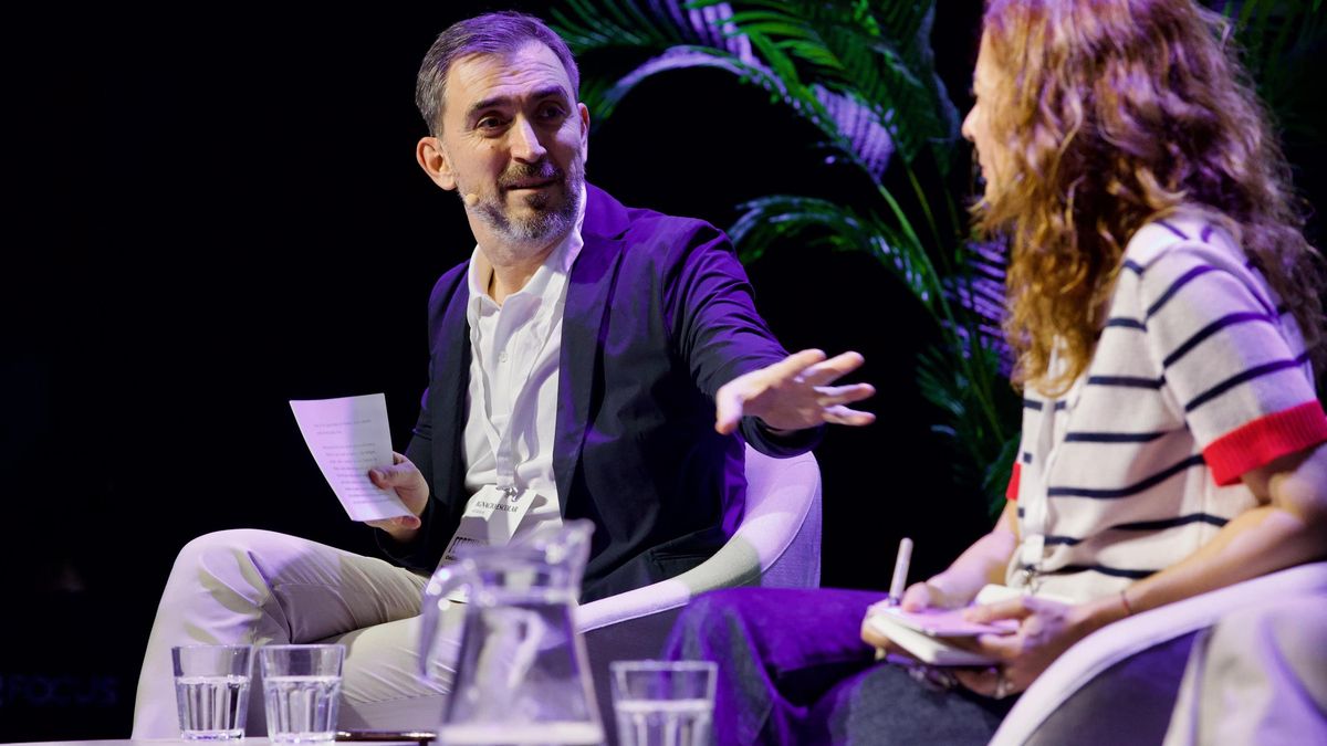Ignacio Escolar y Neus Tomà durante la charla con socios del FIC.