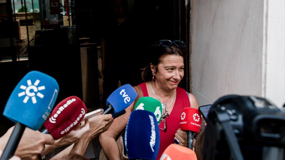 La exconcejal socialista Leire Díez a su salida de la sede del PSOE en Ferraz, a 3 de junio de 2025, en Madrid