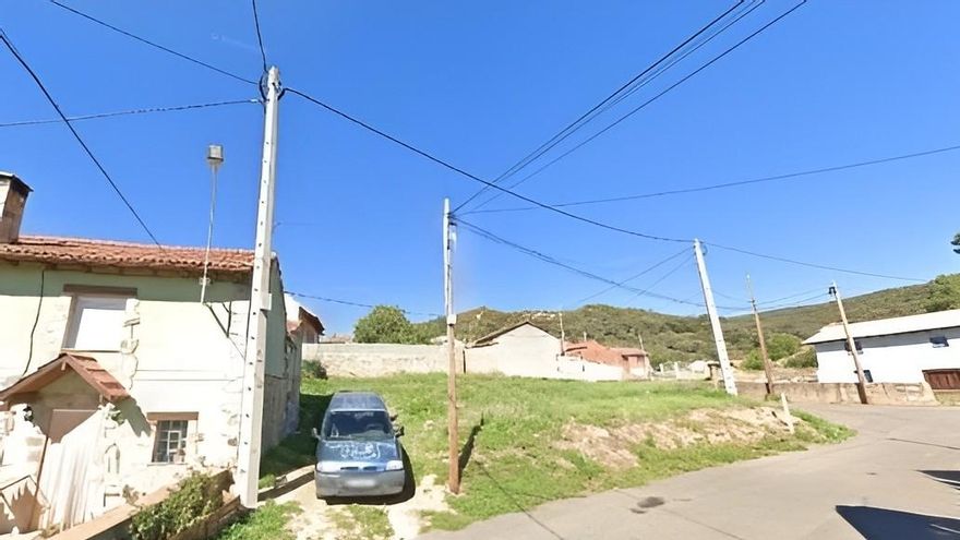 Un trabajador de 27 años herido grave al golpearle un objeto de hierro de una torre de tensión en un pueblo del Órbigo