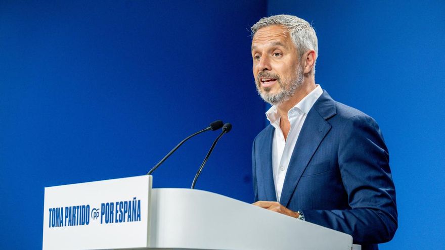 El vicesecretario de Hacienda, Vivienda e Infraestructuras del PP, Juan Bravo, durante una rueda de prensa en la sede del PP, a 11 de agosto de 2025