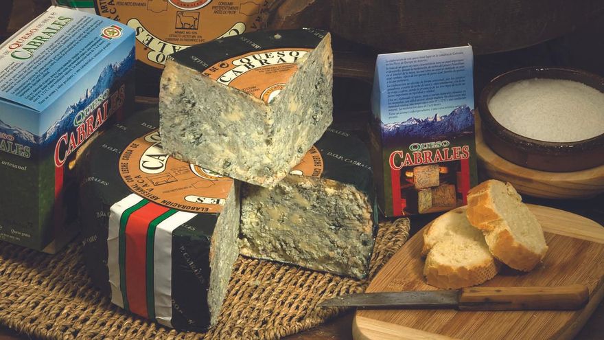 El Cabrales, junto al Gamonéu, es uno de los quesos más potentes de Asturias.