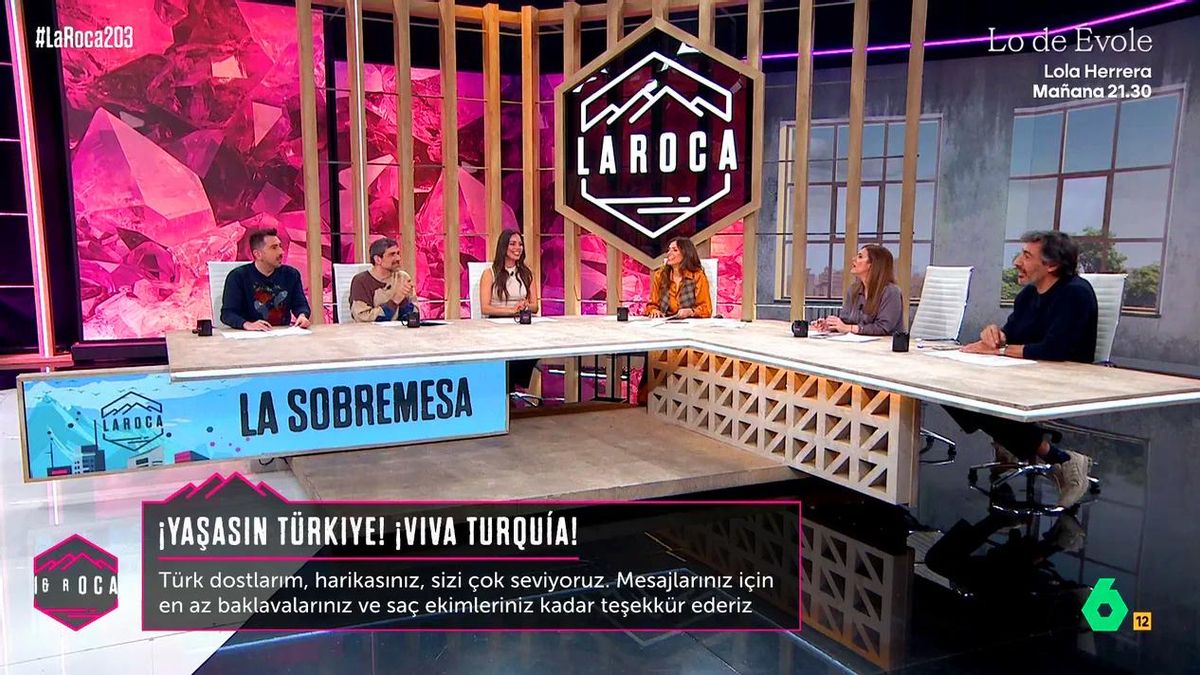 'La Roca' lanzó mensajes en turco por el apoyo de Turquía a España: "Gracias por el baklava y los trasplantes de pelo"