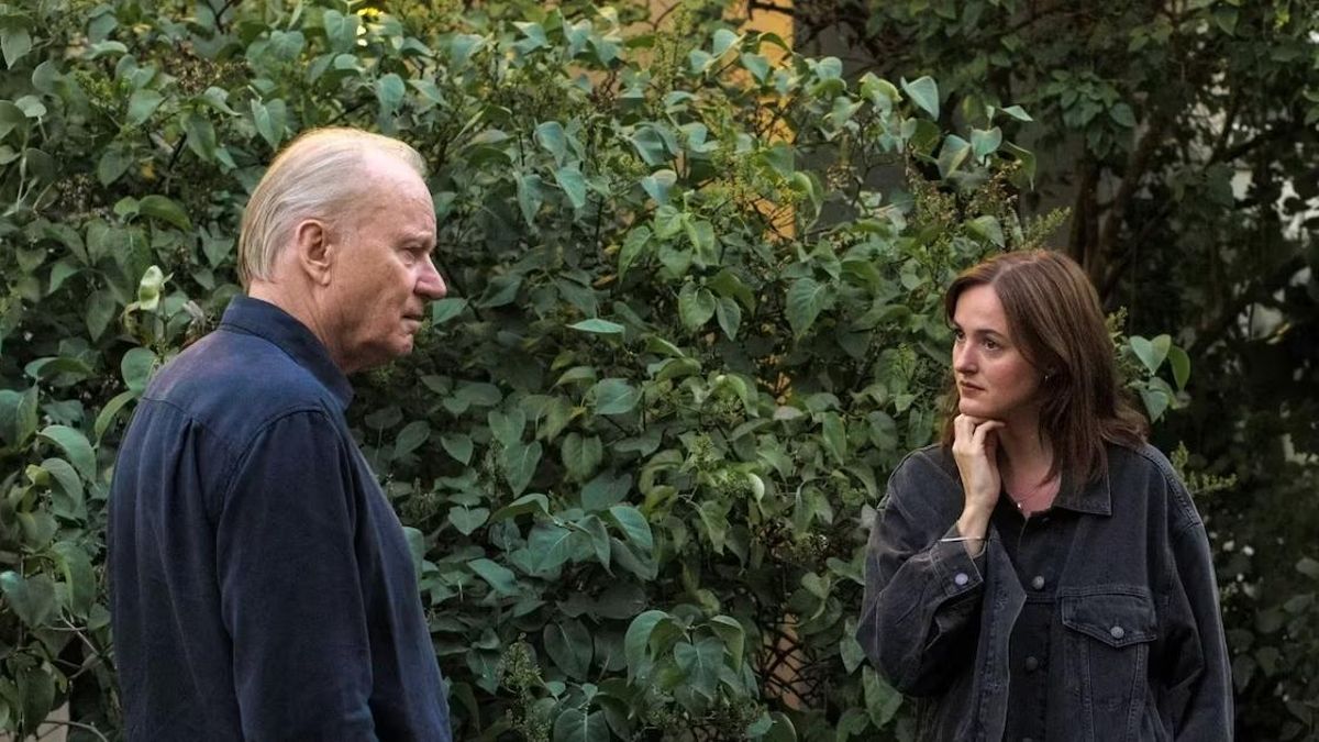 Las mayores tensiones surgen en los momentos de transición: cuando un hijo se va de casa o regresa, cuando una nueva pareja se une a la familia, cuando fallece un abuelo o cuando alguien pierde el trabajo.