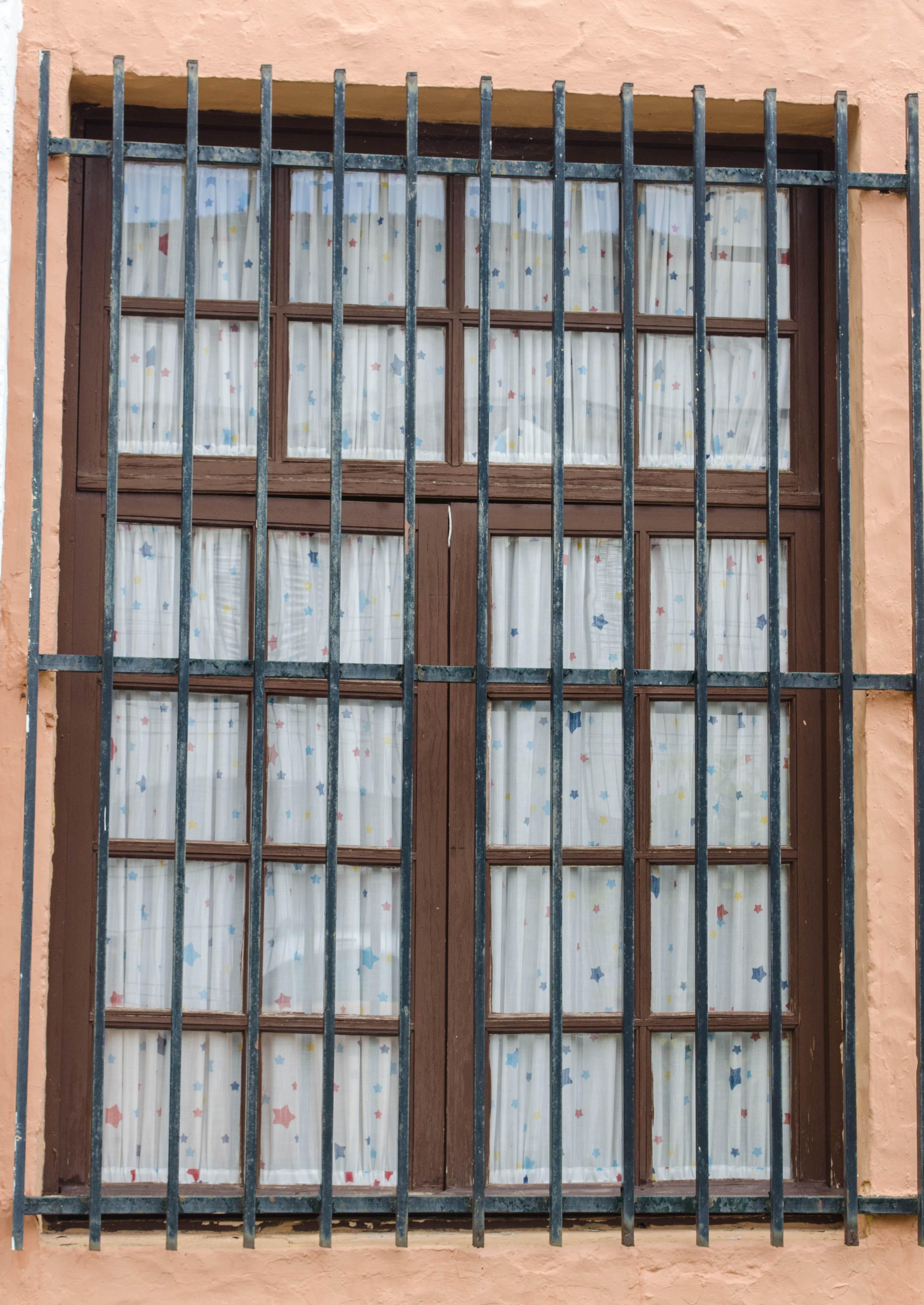 Sobre arquitectura, educación y seguridad, ¿se imaginan el futuro a través de las rejas? Para muchos niños y niñas esa es la vista cuando miran por la ventana