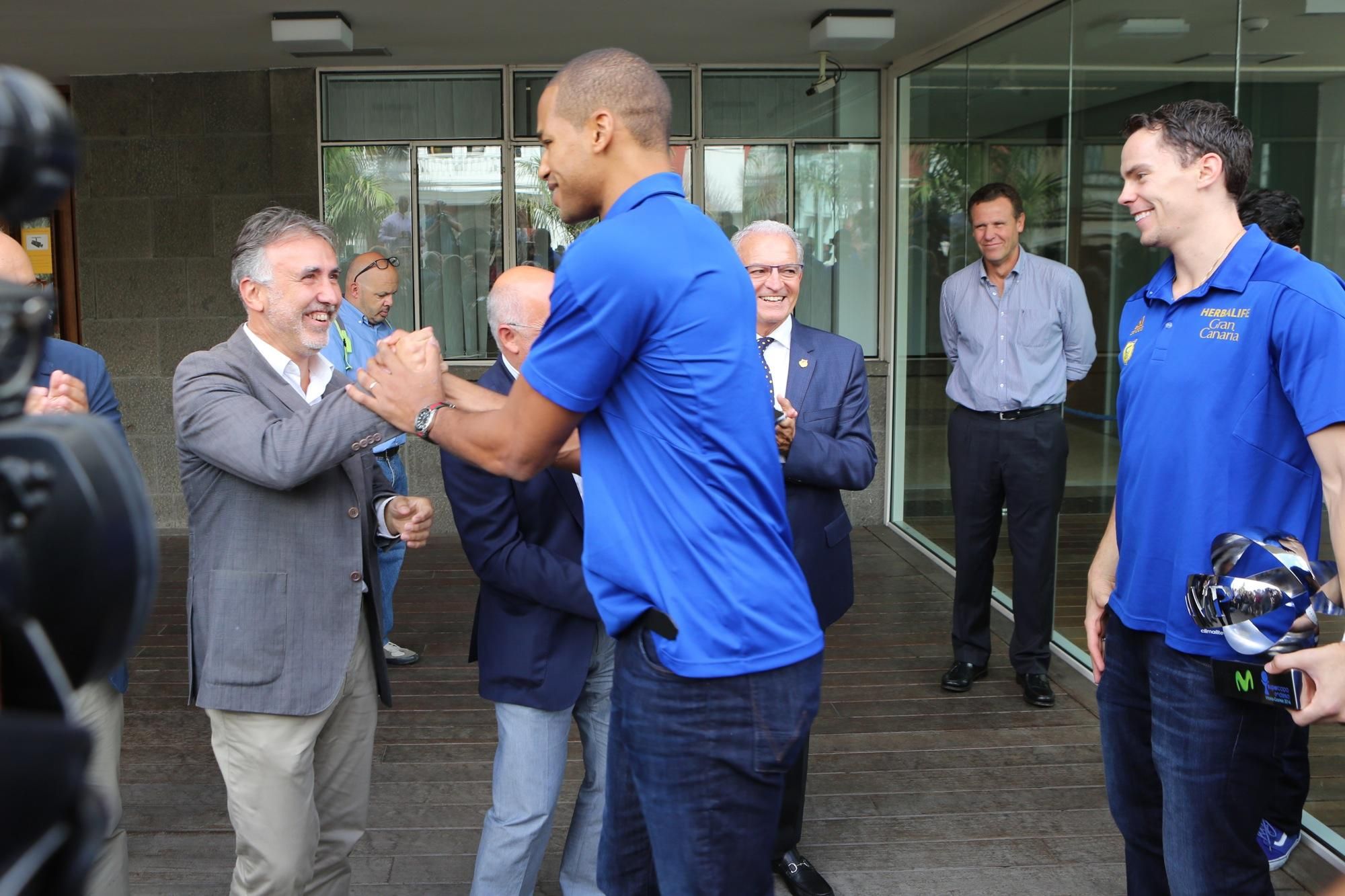 Eulis Báez y Kyle Kuric.