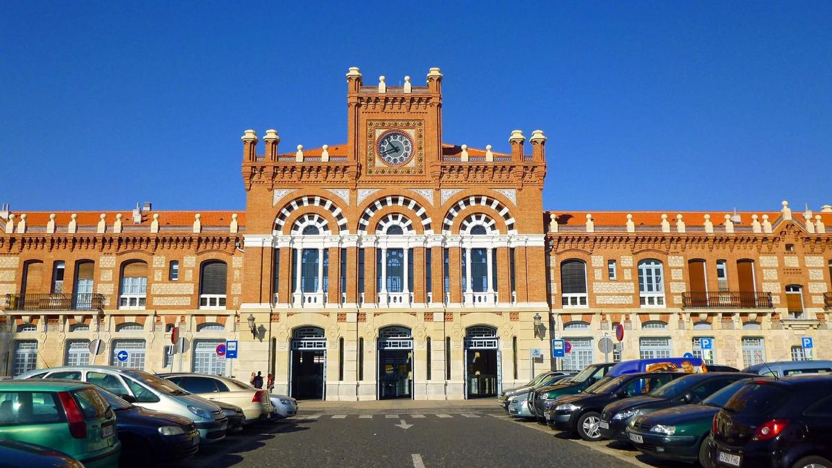 La estación de tren de Madrid de estilo neomudéjar y que sirvió de refugio durante la Guerra Civil