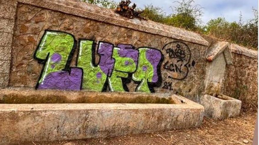 Vandalizan la fuente del deshabitado Oteruelo recuperada por el vecindario