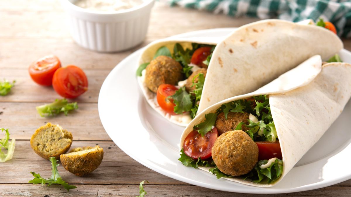 Falafel envuelto en pan de pita