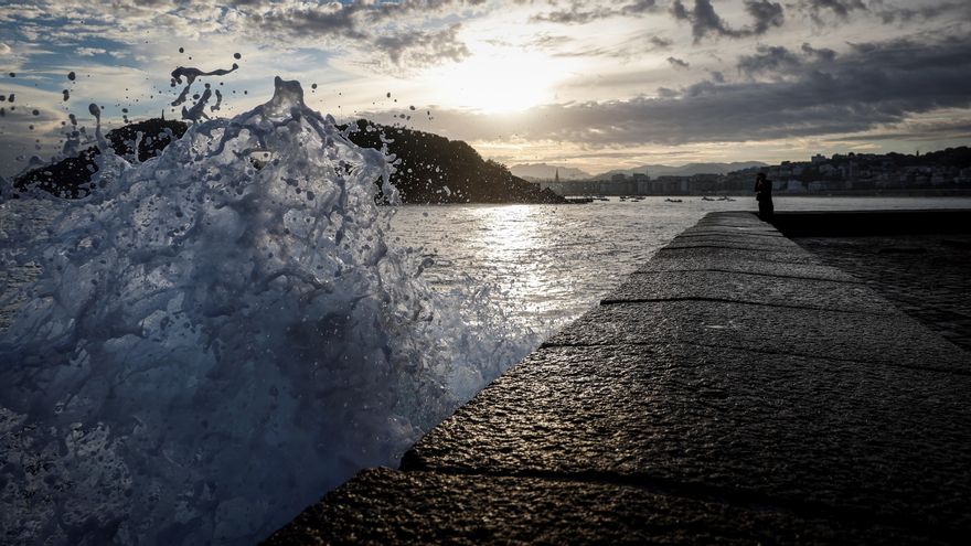 Muertas dos personas y 40 más desaparecidas en dos botes a la deriva en Libia