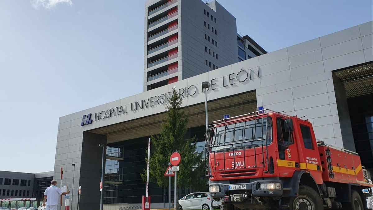 Desinfección de la Unidad Militar de Emergencias (UME) del Hospital de León