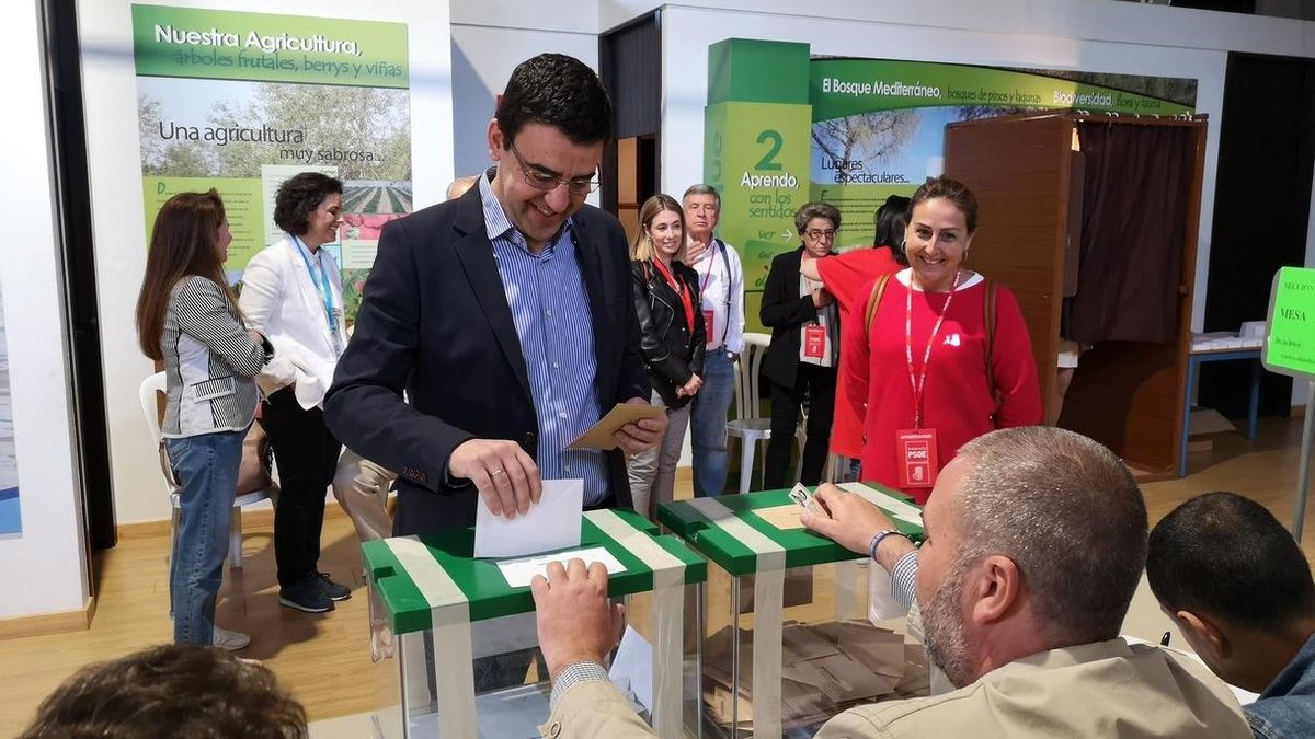 Mario Jiménez pide que "se haga más fuerte la democracia" frente a "quienes no creen en sus valores"