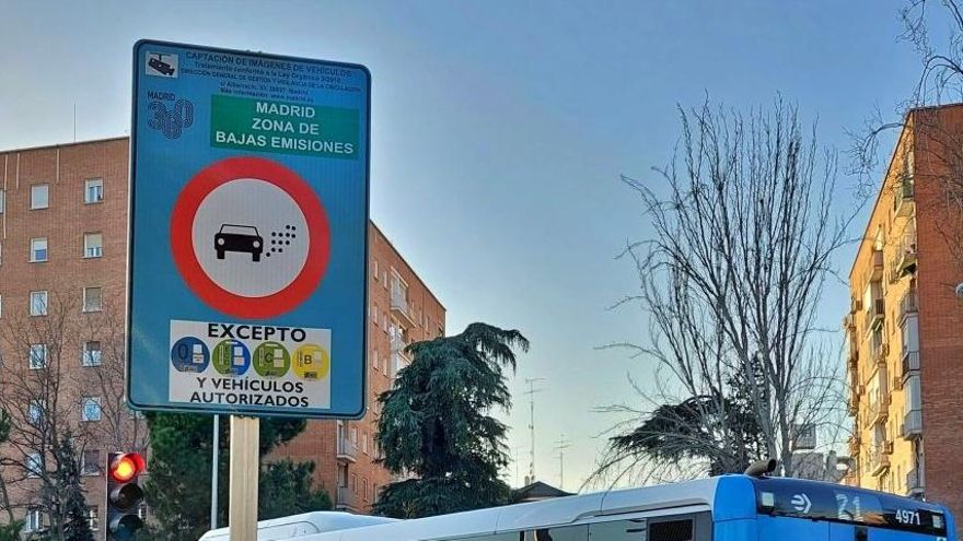 La vida y los coches pasan mientras las normas permanecen inmóviles
