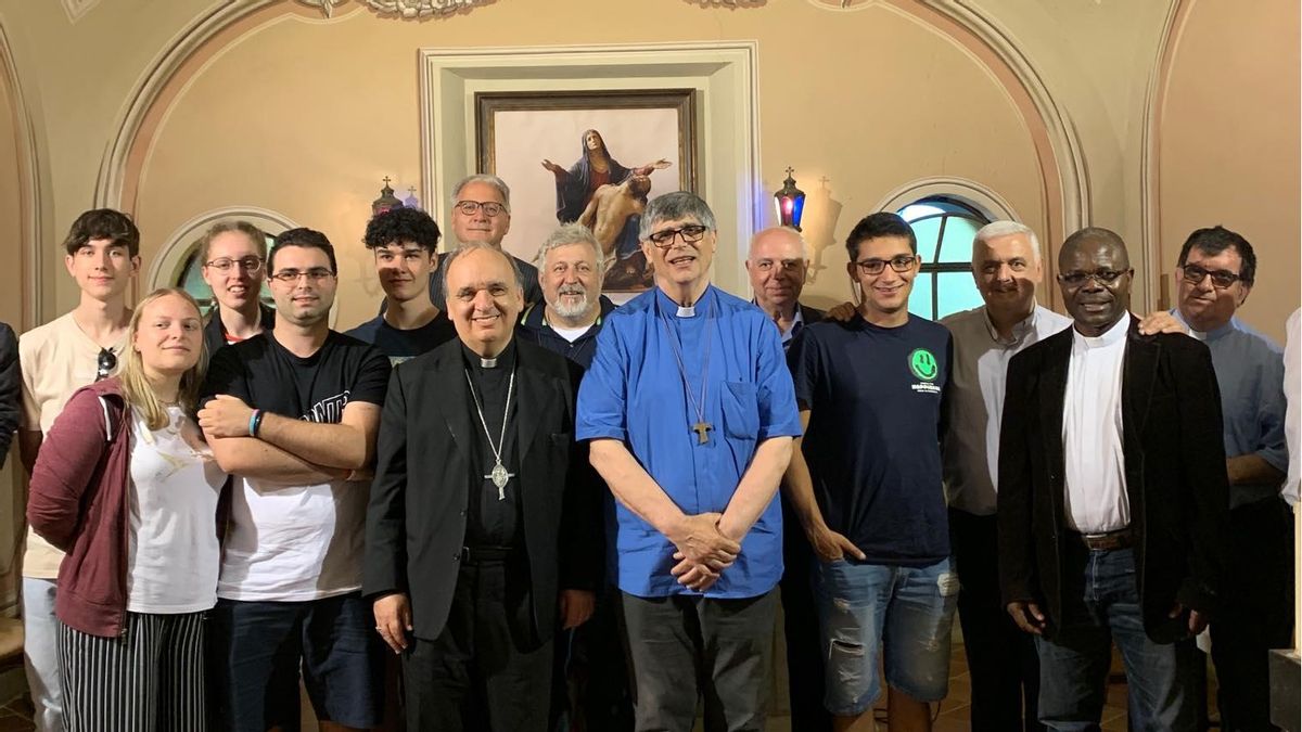 Un cura de Italia crítico con la mafia recibe una bala dentro de un pañuelo en plena misa