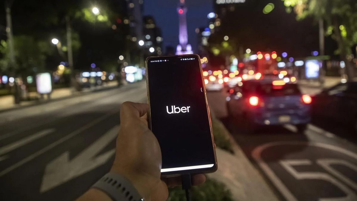Primer expediente sancionador a Uber en Asturias: el Principado le acusa de realizar recorridos urbanos sin autorización