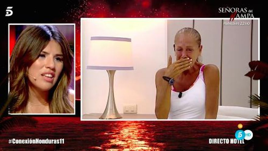 Chabelita hablando con su madre