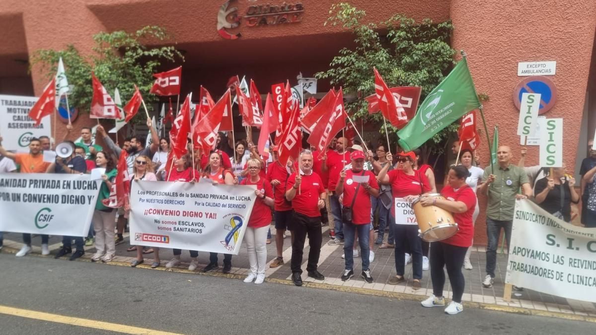 Imagen de archivo de una protesta sindical ante una clínica privada de Las Palmas.