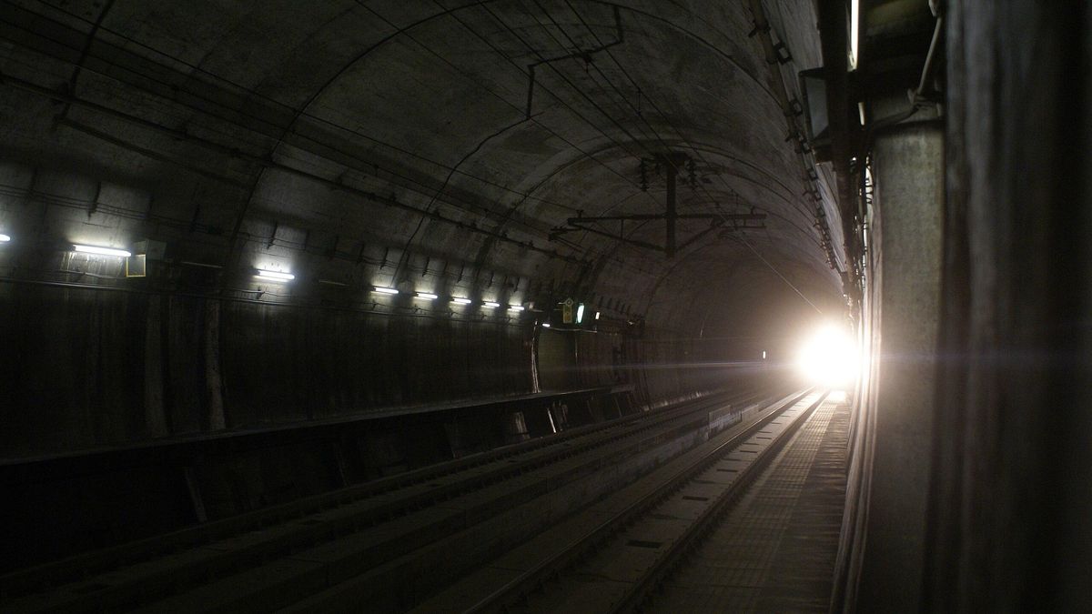La ampliación prevista del Hokkaido Shinkansen y la incorporación de locomotoras más potentes reflejan una apuesta constante por modernizar