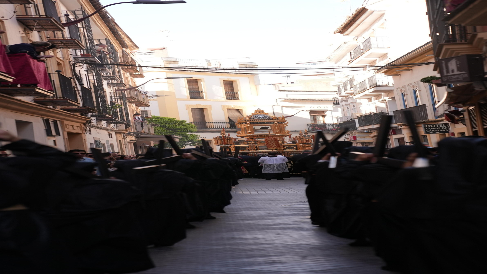 La procesión de la Hermandad del Santo Sepulcro, en imágenes