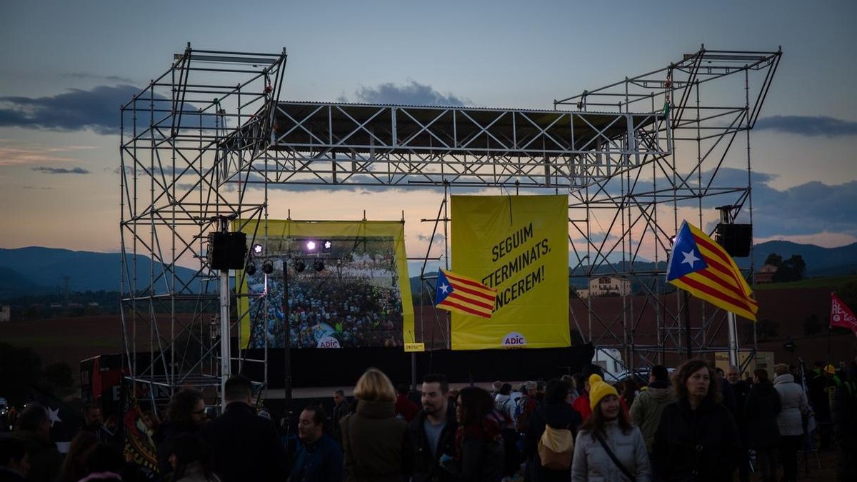 Concentrados ante la cárcel de Lledoners piden "abrir las cárceles" y una huelga general