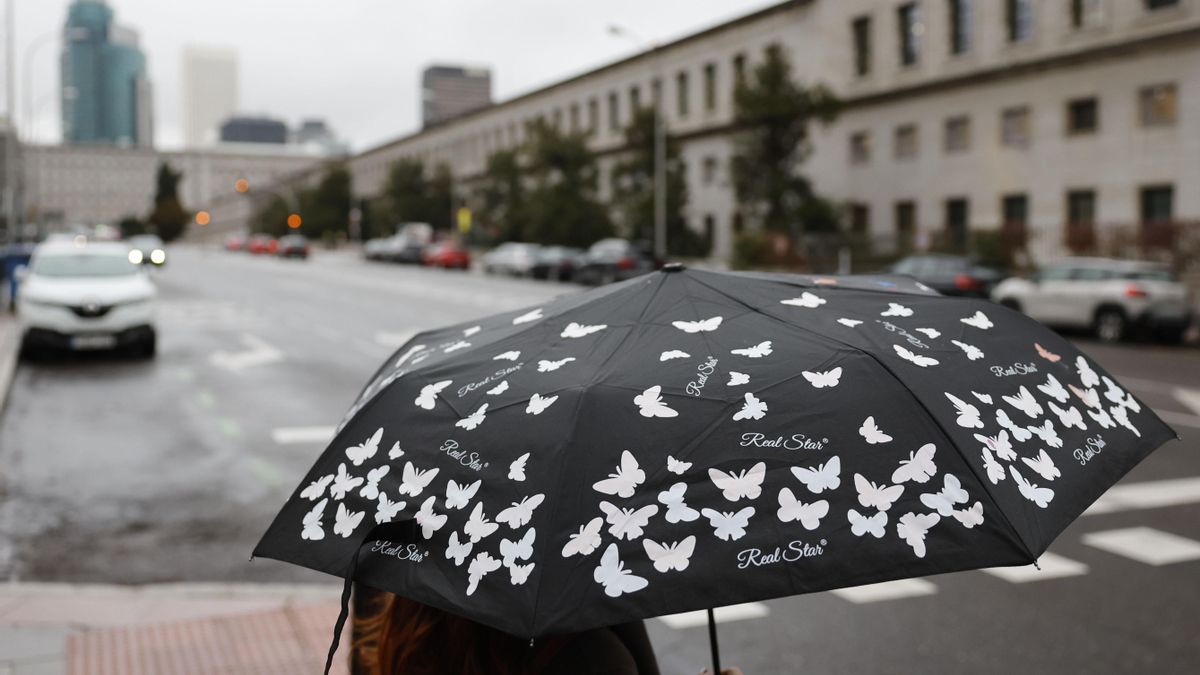 La borrasca Leonardo barre hoy la península con lluvias que serán muy abundantes en el sur